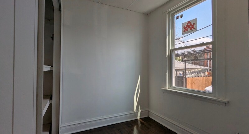 Building Photo - 2015 N Leclaire Ave