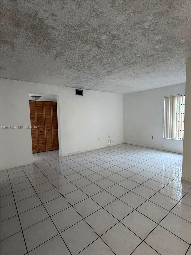 Building Photo - 9015 SW 125th Ave