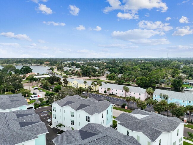Building Photo - A charming coastal townhouse, just minutes from downtown St. Pete!