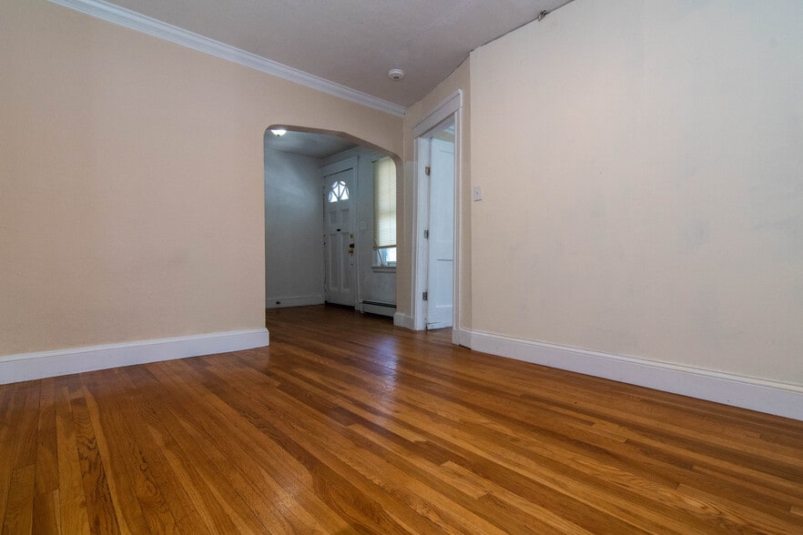 Building Photo - 86 Colborne Rd