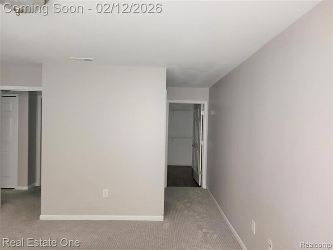 Building Photo - 3275 N Pointe Blvd