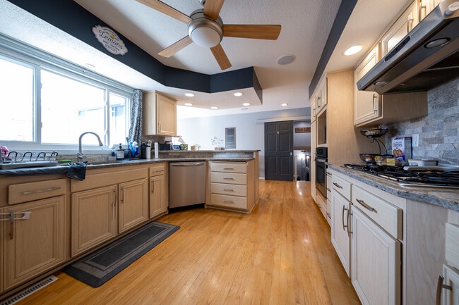 Building Photo - 7801 Noble Ave N