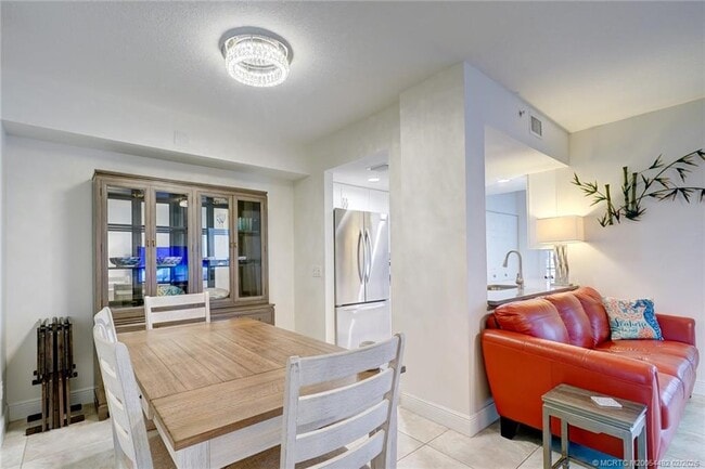 Building Photo - 5750 NE Island Cove Way