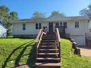 Building Photo - 4 bedroom 2 bathroom house with a basement...