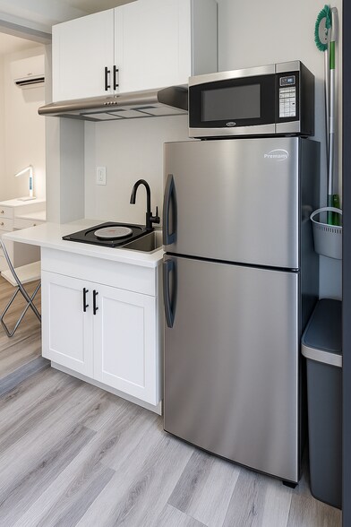 Quartz Countertop kitchen - 2415 SW 64th Ave