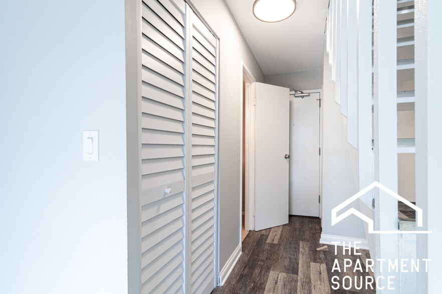 Building Photo - 745 W Gordon Ter