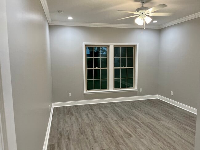 Building Photo - 2823 La Mesa Ave
