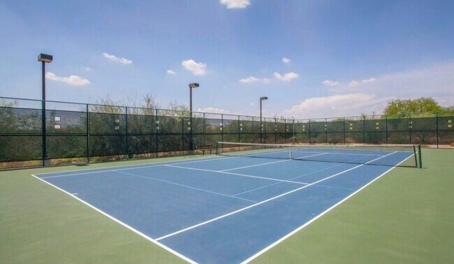 Building Photo - Come Settle In — This Scottsdale Gem Is Re...
