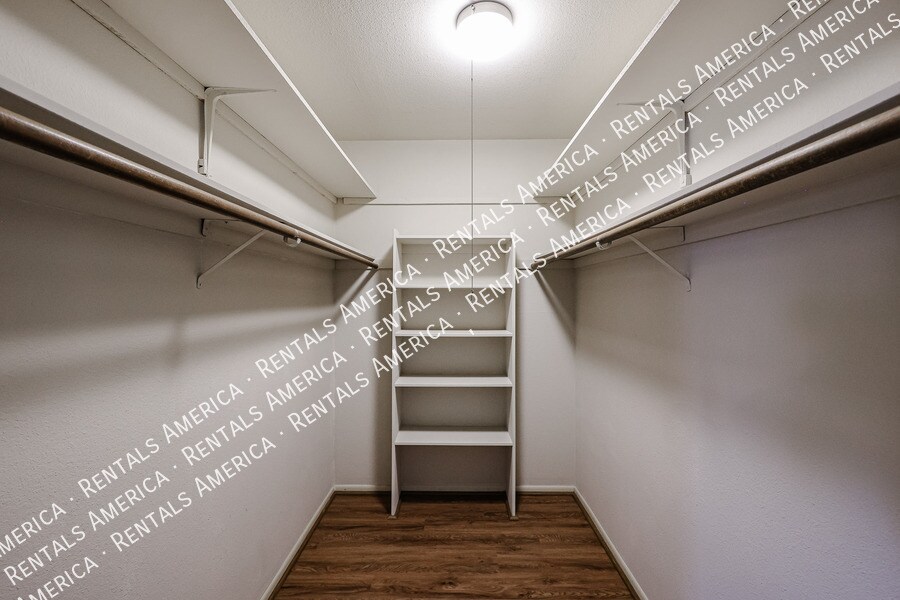 Building Photo - 2466 W Onza Ave