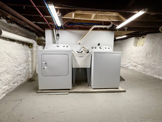 Building Photo - Updated 4BR House now showing!