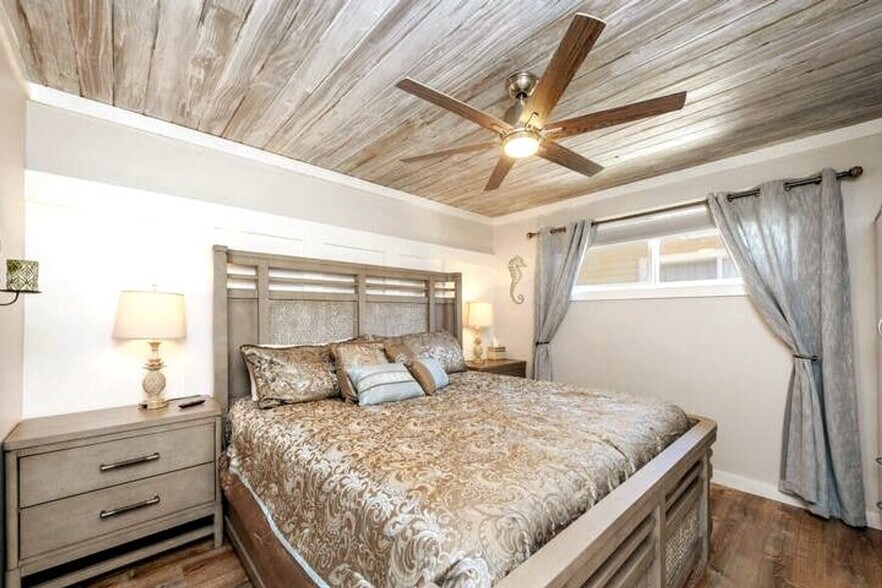 Building Photo - 4000 Gulf Terrace Dr