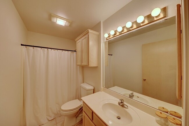 Building Photo - 212 Oak Hill Dr