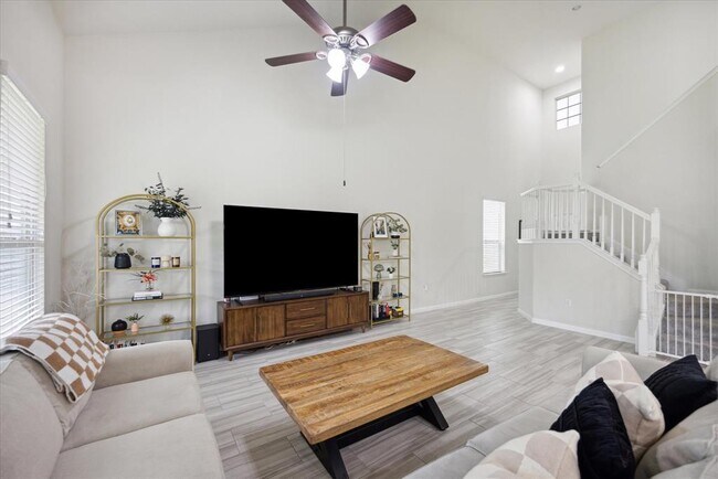 Building Photo - 10053 Aly May Dr