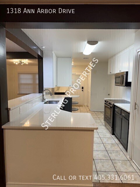 Building Photo - 1318 Ann Arbor Dr