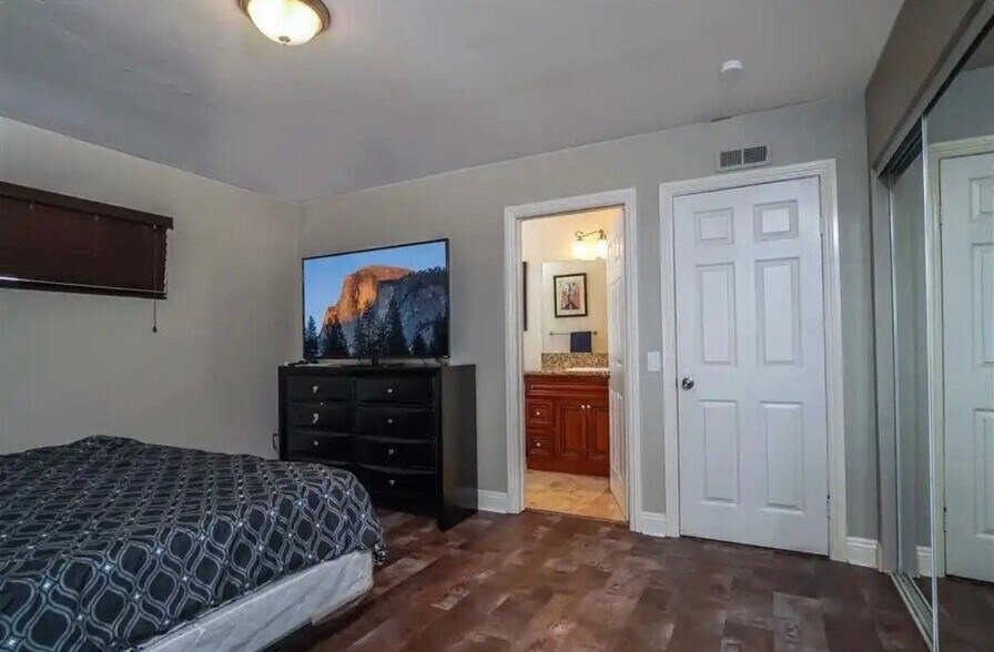Building Photo - 798 Carefree Dr