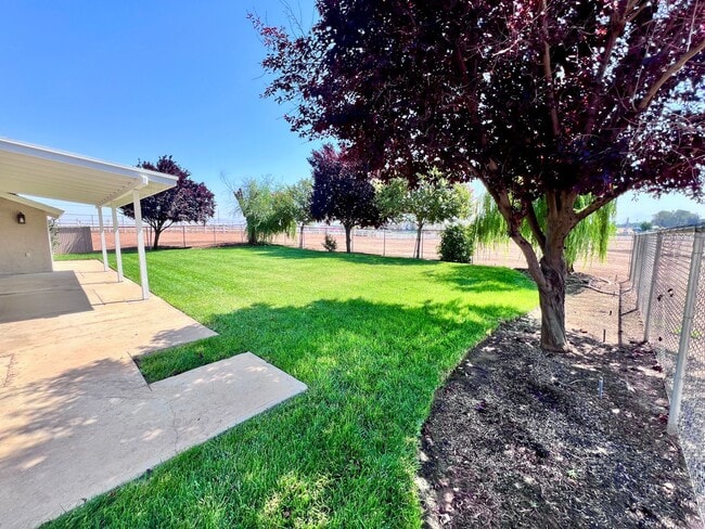 Building Photo - $2,850 Shaw & Academy 4 Bedroom / 2 Bathro...