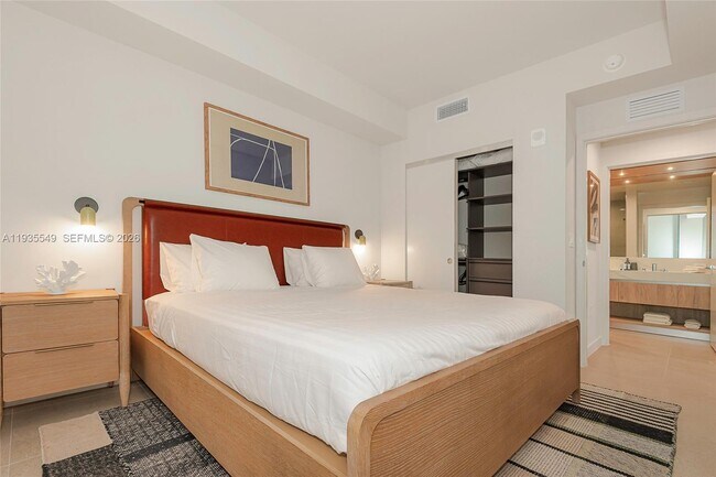 Building Photo - 11 NE 6th St