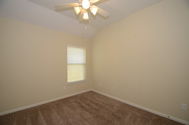 Building Photo - 23207 Dewflower Dr