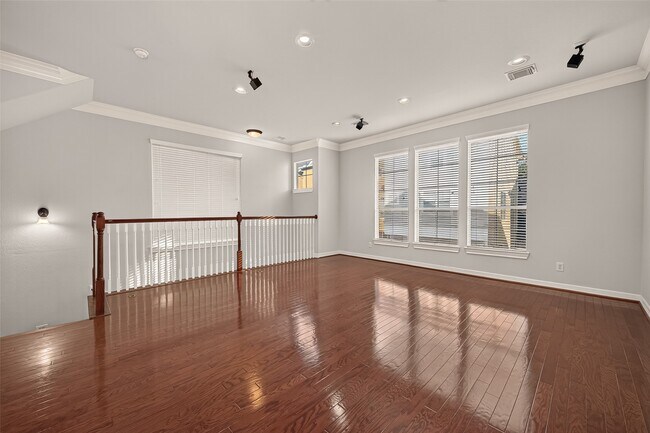 Building Photo - 3308 Clearview Cir