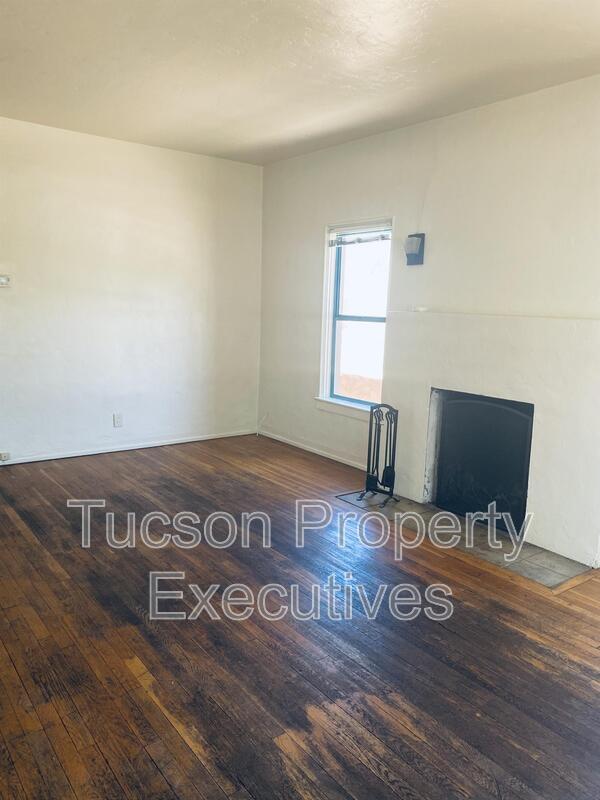 Building Photo - 1233 E Mabel St