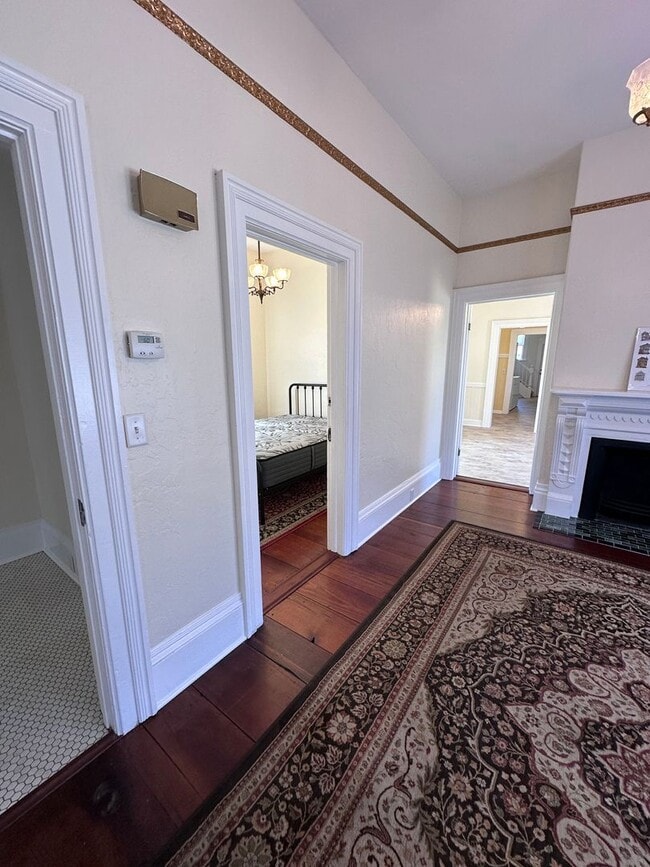 Building Photo - Stunning 1890 Eastlake Victorian | 5 Bedrooms | 2 Bathrooms | Flex Spaces | Steps from Old Town E...