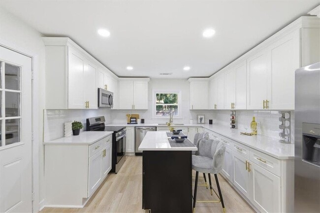 Building Photo - 3488 Richmond Dr SE