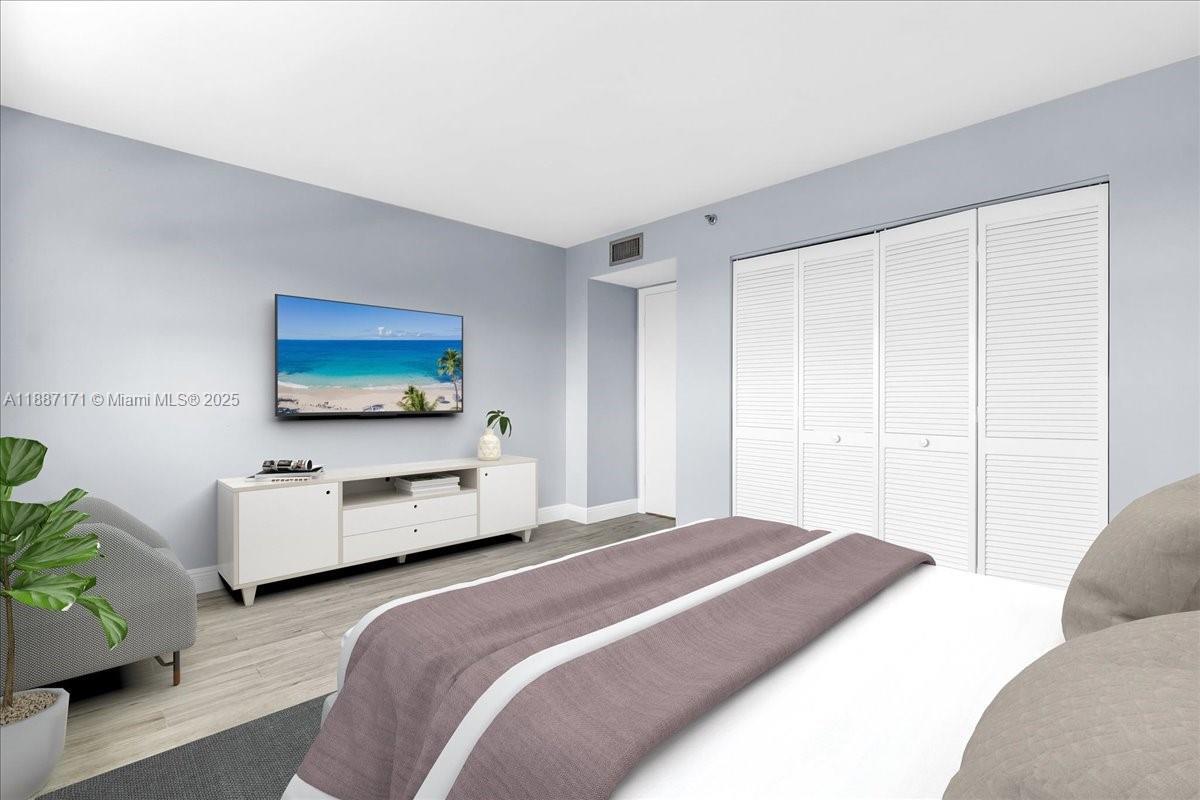 Building Photo - 3200 Port Royale Dr N