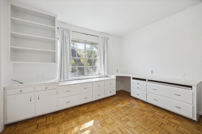 Building Photo - 2600 Bellefontaine St