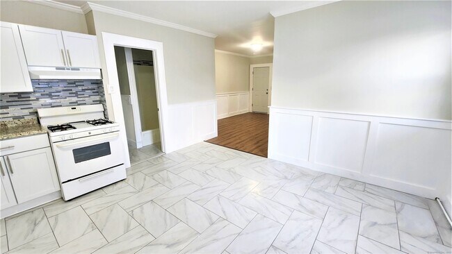 Primary Photo - 1514 Pembroke St
