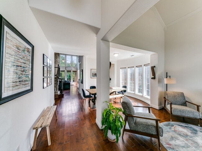 Building Photo - This home is a must see!!