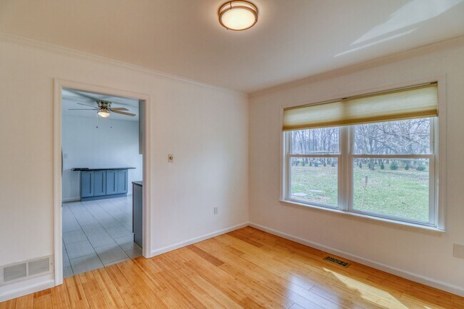 Building Photo - THIS IS THE ONE YOU HAVE BEEN WAITING FOR!...