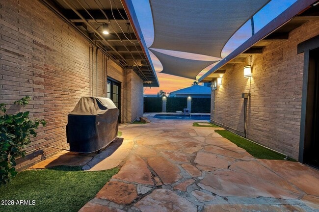 Building Photo - 902 W Verde Ln