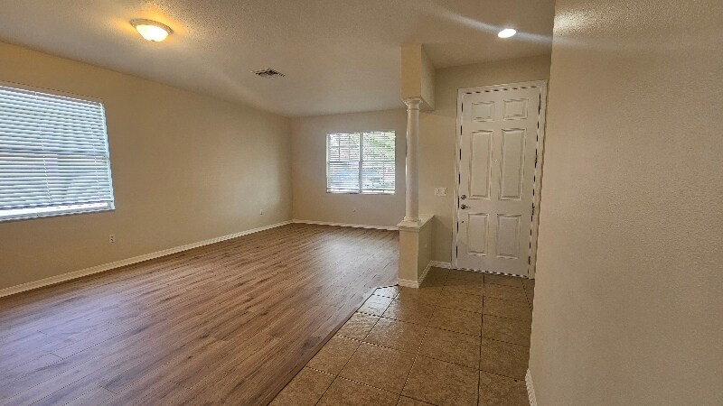 Building Photo - 2528 Ladoga Dr