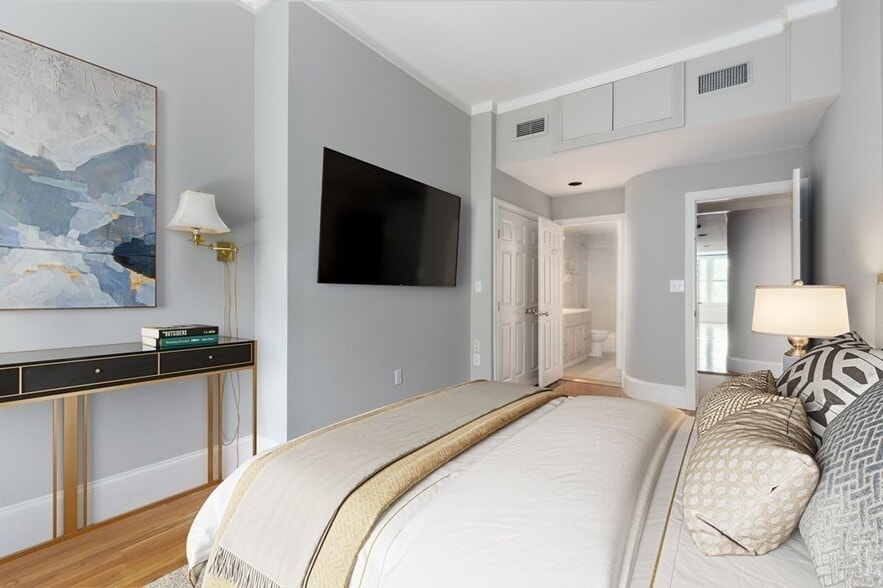 Building Photo - 84 Commonwealth Ave