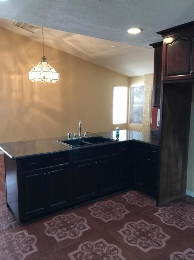 Building Photo - 3 bedroom in Peoria AZ 85345