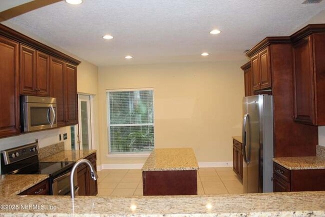 Building Photo - 3149 La Reserve Dr