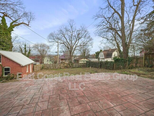 Building Photo - 448 Summit Ave