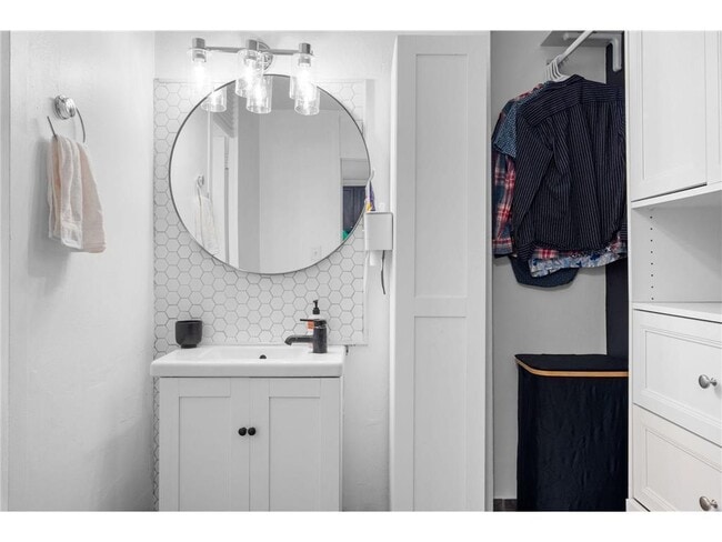 Building Photo - 15 S 1st St