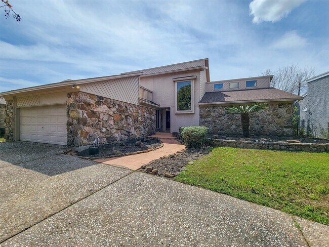 Building Photo - 4717 Country Club View