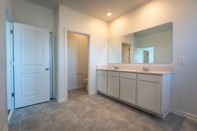 Building Photo - 307 Nine Iron Dr