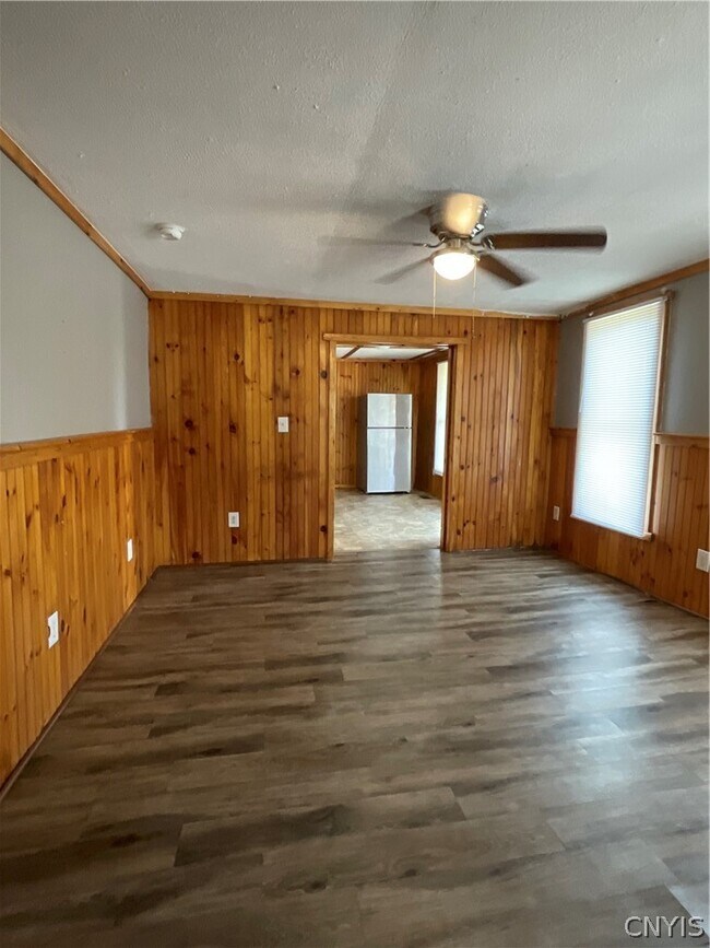 Building Photo - 377 W Main St