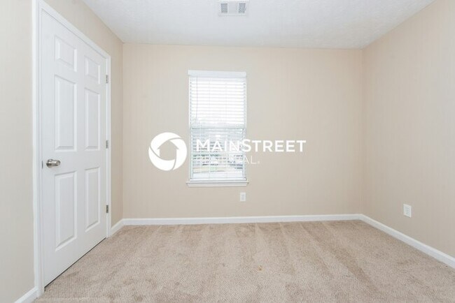 Building Photo - 4 Bedroom Pet-Friendly Home in Rex, GA with Main Street Renewal