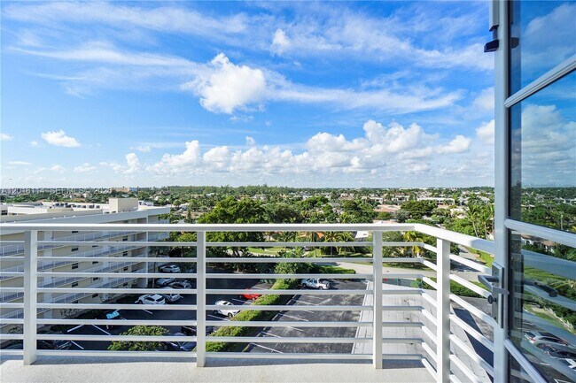 Building Photo - 2851 S Ocean Blvd