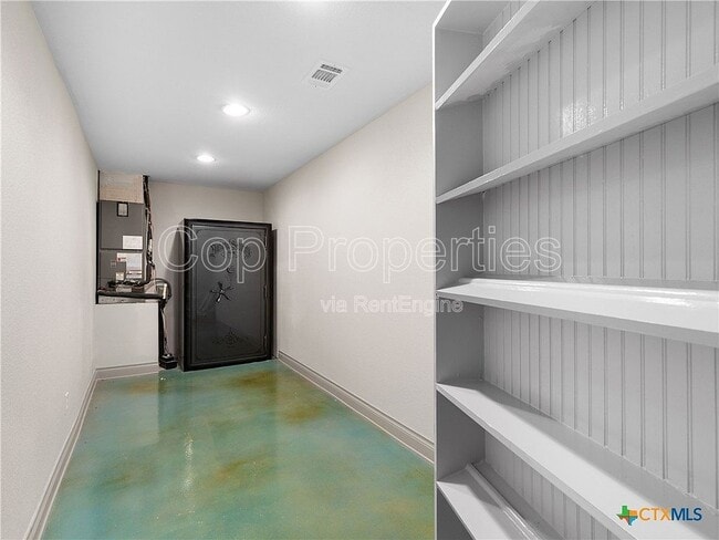 Building Photo - 321 Village View Dr