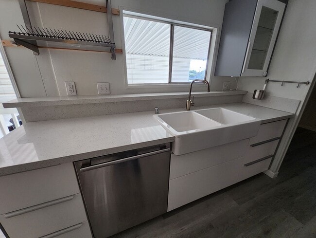 Building Photo - 6225 Tigerflower Dr