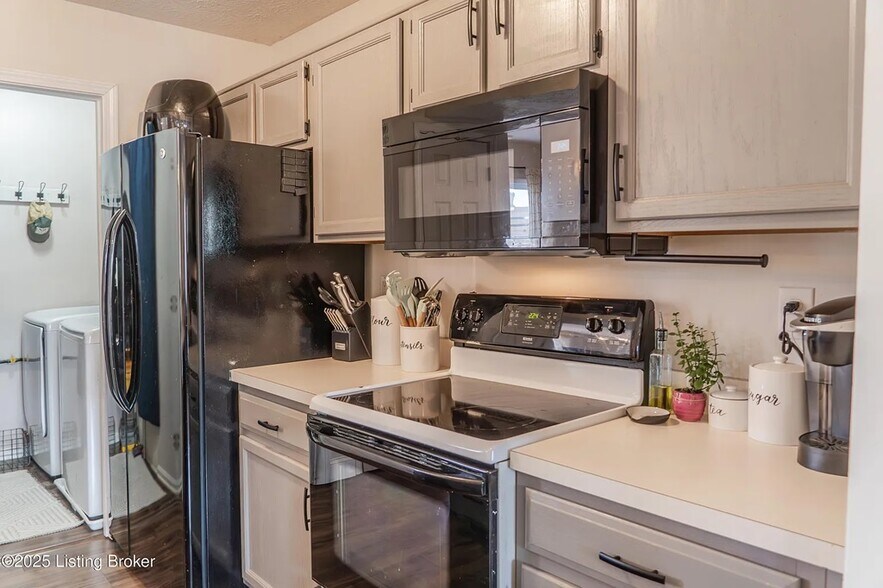 Building Photo - 12207 Hideaway Ct