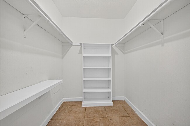 Building Photo - 4131 Baynard Dr