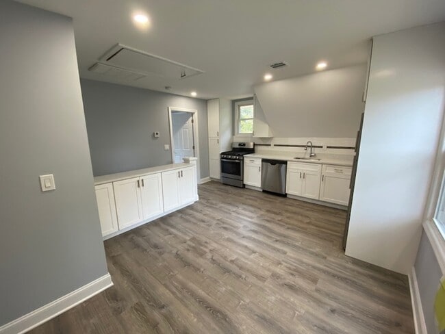 Building Photo - 105 Union Ave