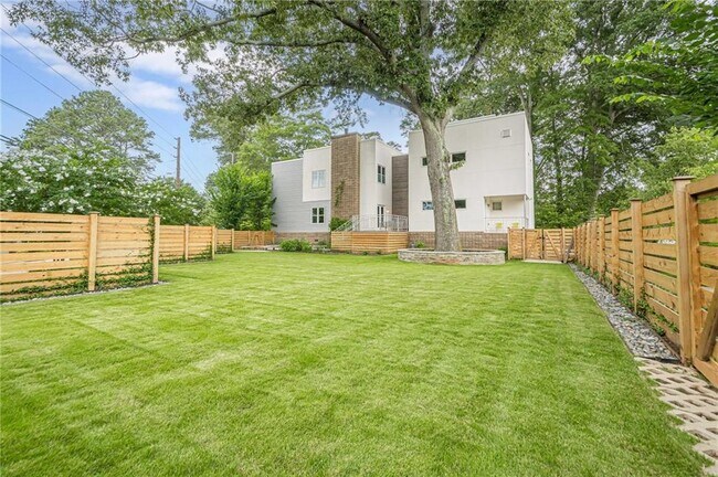 Building Photo - 2269 Briarwood Hills Dr NE