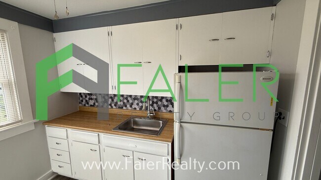 Building Photo - Charming and Ready to call home!